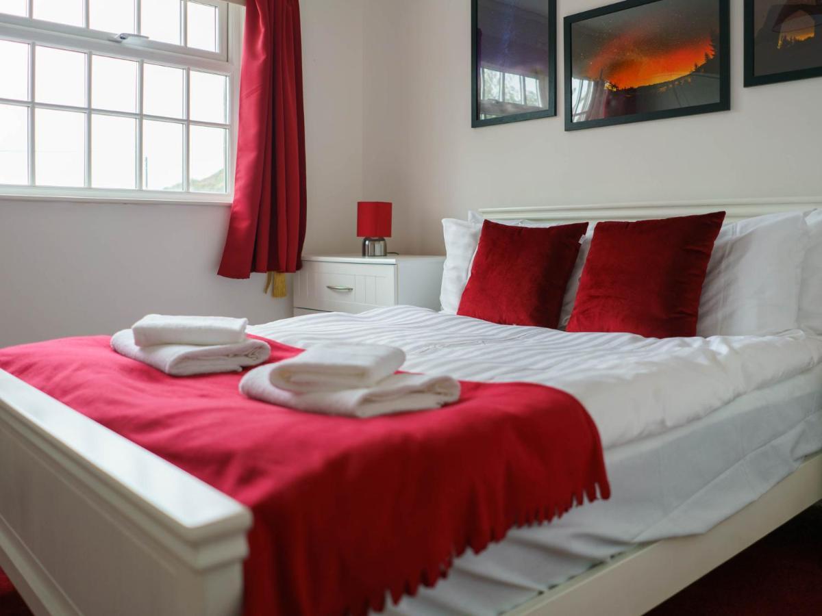 Pass The Keys Modern 2 Bed Flat Overlooking Aberaeron Harbour Exterior foto